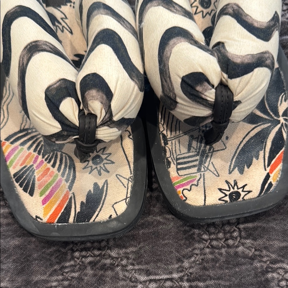 Farm Rio Patterned Flip Flops - Picture 2 of 6
